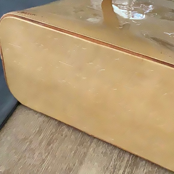 Authentic LV Monogram Vernis Tote Tan - Picture 4 of 9